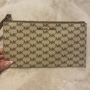 MICHEAL KORS WRISTLET